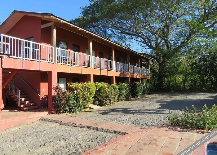 Diversion Tropical Hotel